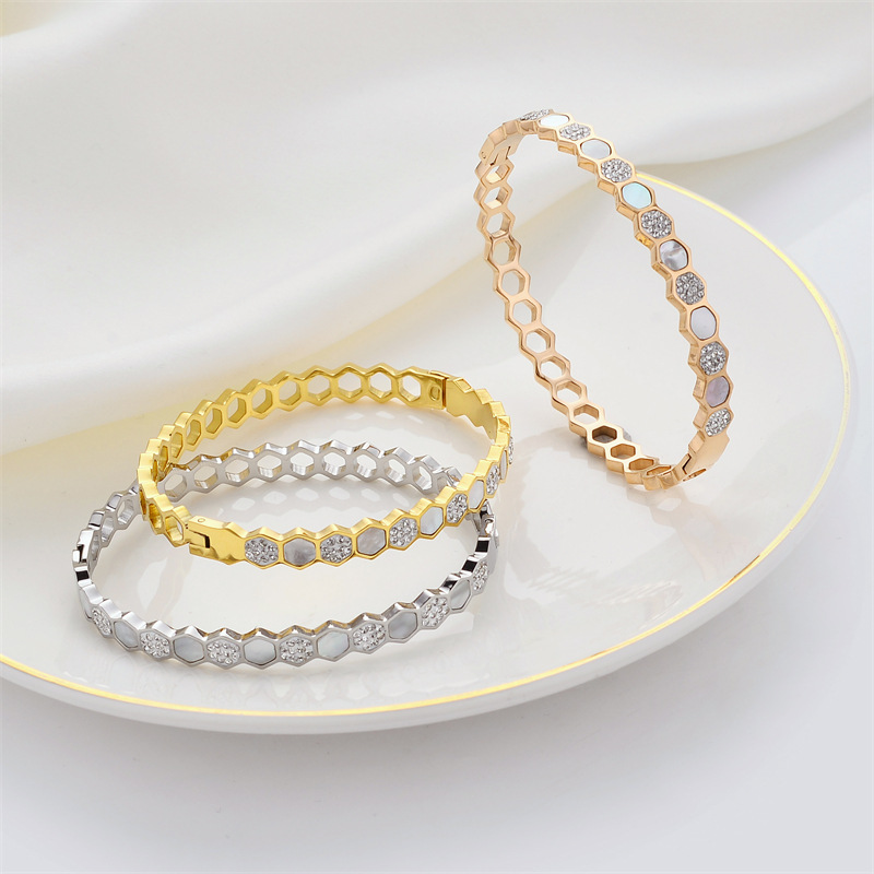 Brazalete de diamante de acero inoxidable de titanio chapado en oro, brazalete de diamante blanco, pulsera vacía, moda simple, banda roja en línea, productos idénticos, distribución
