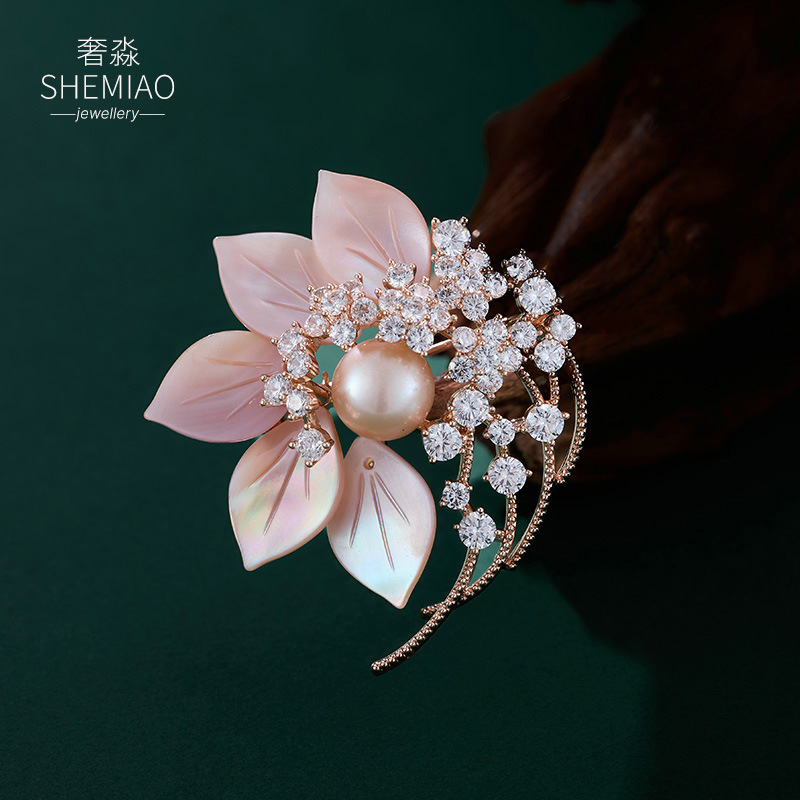 High-End Jewelry Natural Mother-Of-Pearl Freshwater Pearl Flower Brooch High-End Accessible Luxury Exquisite Suit Clothing Accessories
