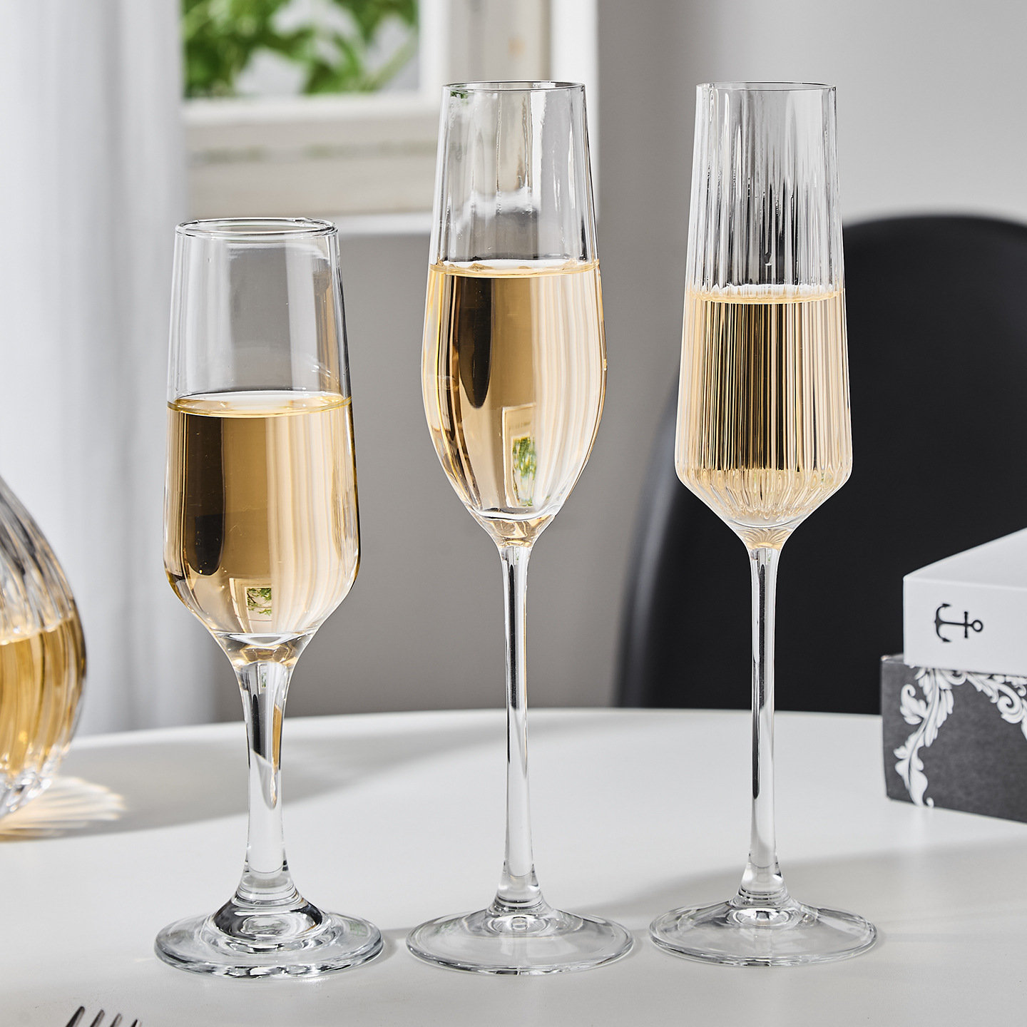 Vaso de vino de estilo europeo simple taza de vidrio corrugado vertical taza de champán casera taza de vino de vino de rayas de vino