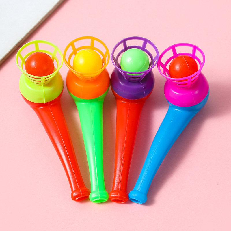 Los puestos del mercado nocturno de Yiwu empujan pequeños productos básicos, los puestos circulares, los regalos para niños de celebridades de Internet, los juguetes luminosos