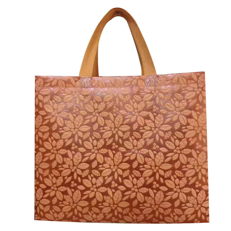 Hoja de arce color caramelo en relieve; alto 27 ancho 32 lado 10