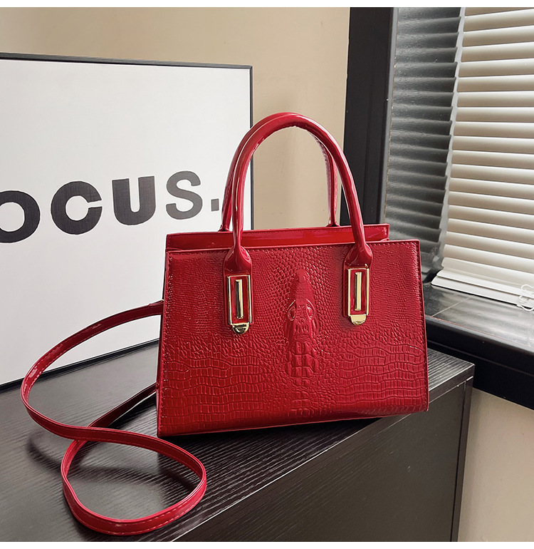 Bolso de mano transfronterizo para mujer 2024 nuevo patrón de cocodrilo de primavera bolso de mensajero de textura occidental de moda bolso de viaje de ocio