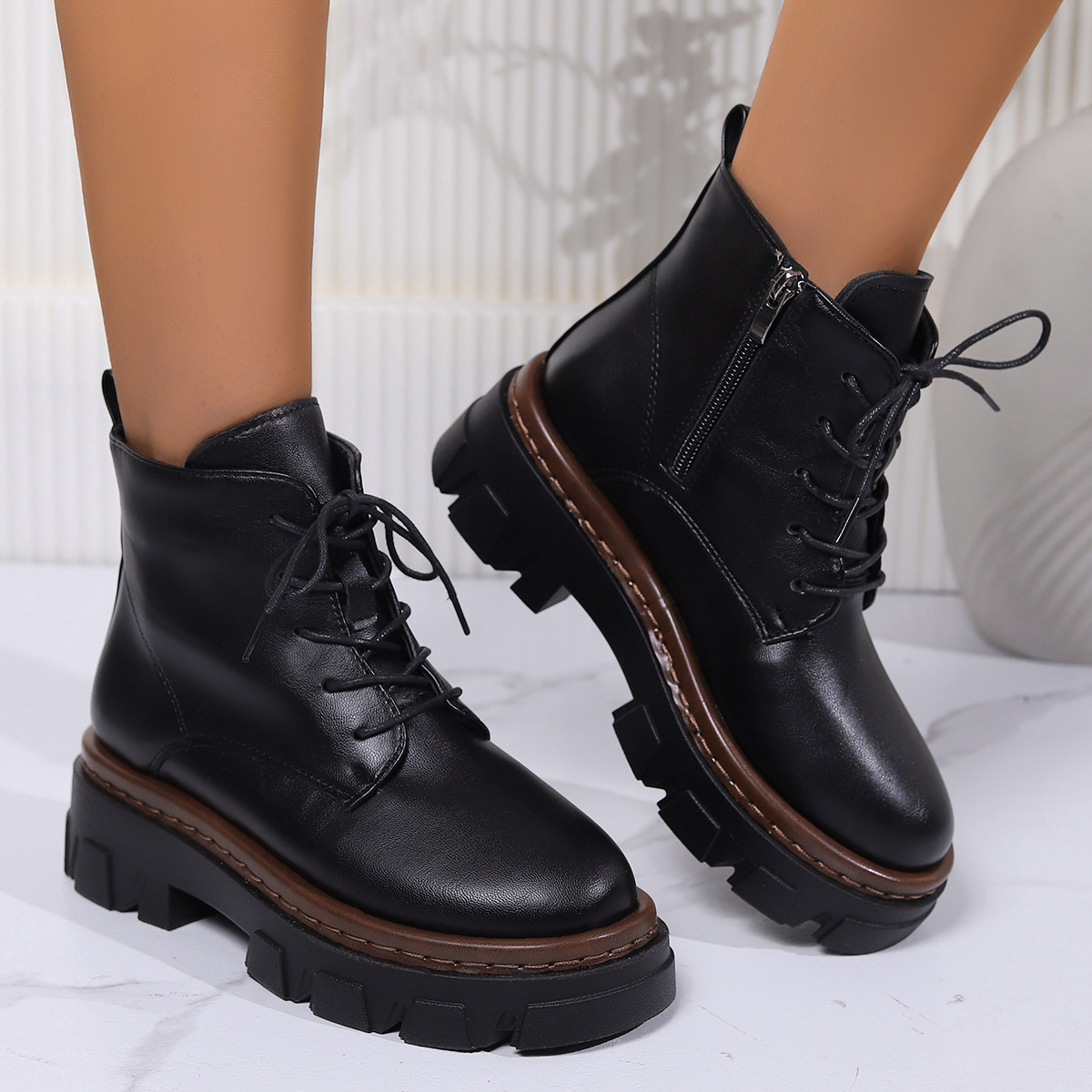 Vintage solid color lace-up casual English lace-up mid-top leather boots_voghion.com