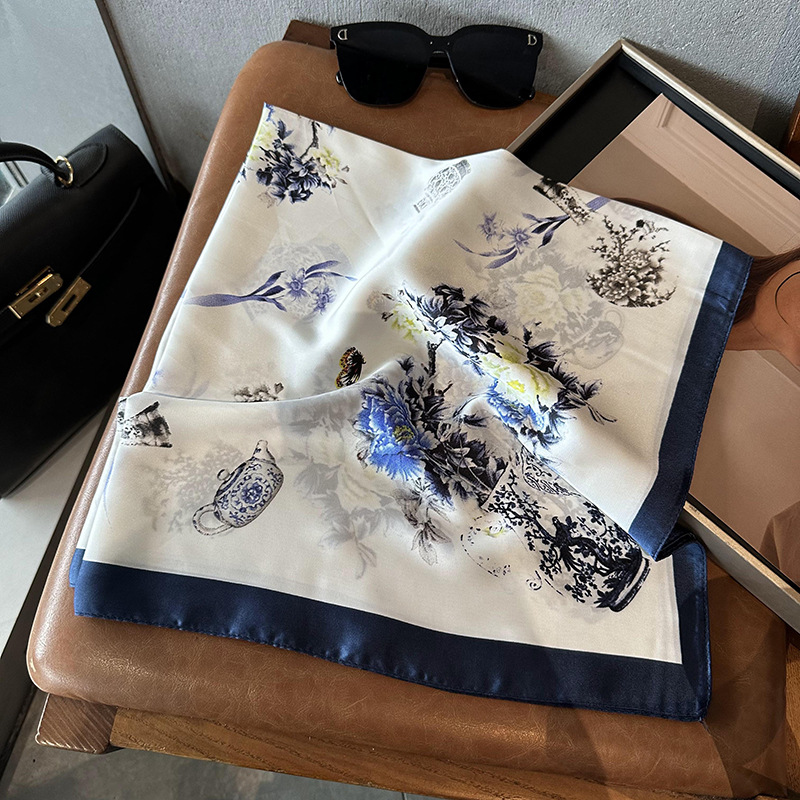 Bufandas de seda para mujeres 2025 primavera y otoño moda versátil temperamento minimalista 65cm bufandas de seda simuladas bufandas delgadas bufandas