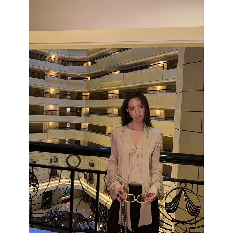 跨境ZHAIAIAIA 古金色V领衬衫女秋季新丝带设计感时尚长袖衬|undefined