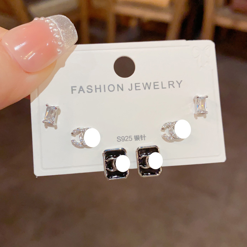 S925 aguja de plata micro incrustaciones de circón pendientes cortos pendientes de pelo corto japonés y coreano elegante todo-fósforo simple conjunto de tres piezas pendientes para las mujeres