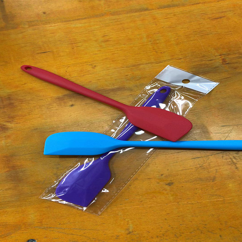 シリカゲルスクレーパーは独立して小さいサイズの焙煎ツールを包装します。食品級一体式ソフトスクレーパーのクリームシャベルです。|undefined