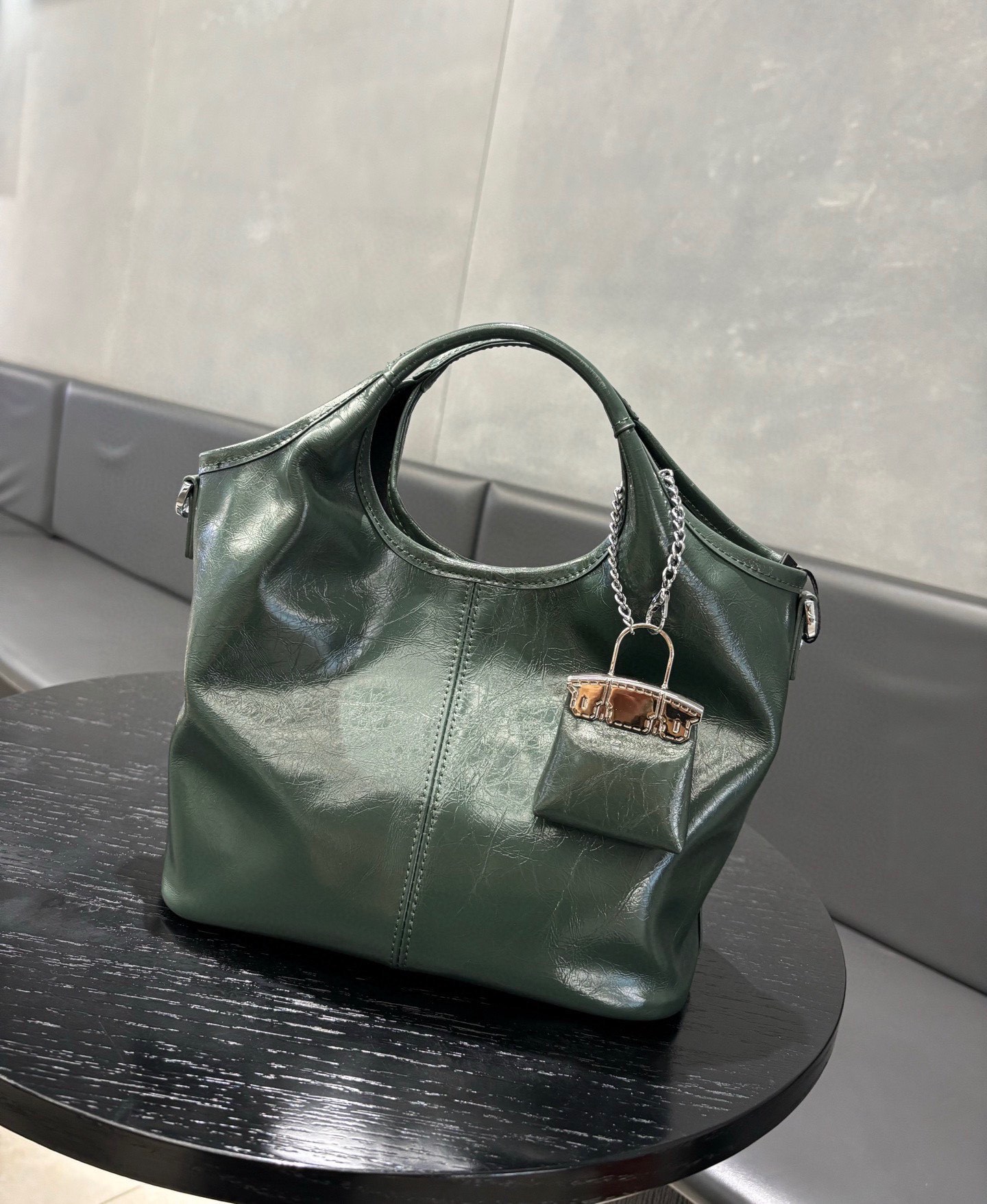 Niche Design Oiled Wax Cowhide Handbag For Women, New Fashion Large Capacity Tote Bag, Shoulder And Crossbody Bag For Commuting - Thumbnail 8