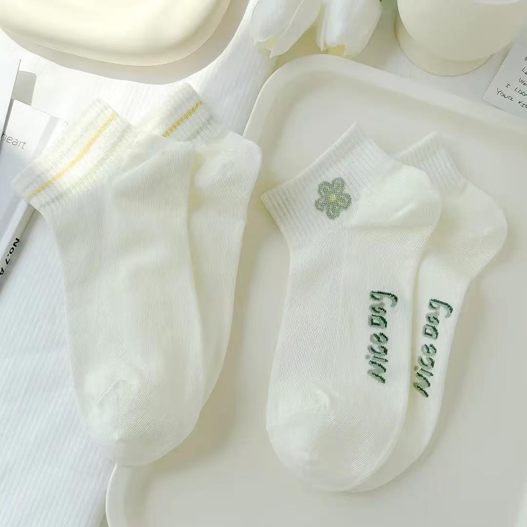 Calcetines de malla japoneses de nuevo estilo de verano creativo Calcetines de barco de mujer Calcetines de mujer transpirables de flores pequeñas frescas y lindas japonesas