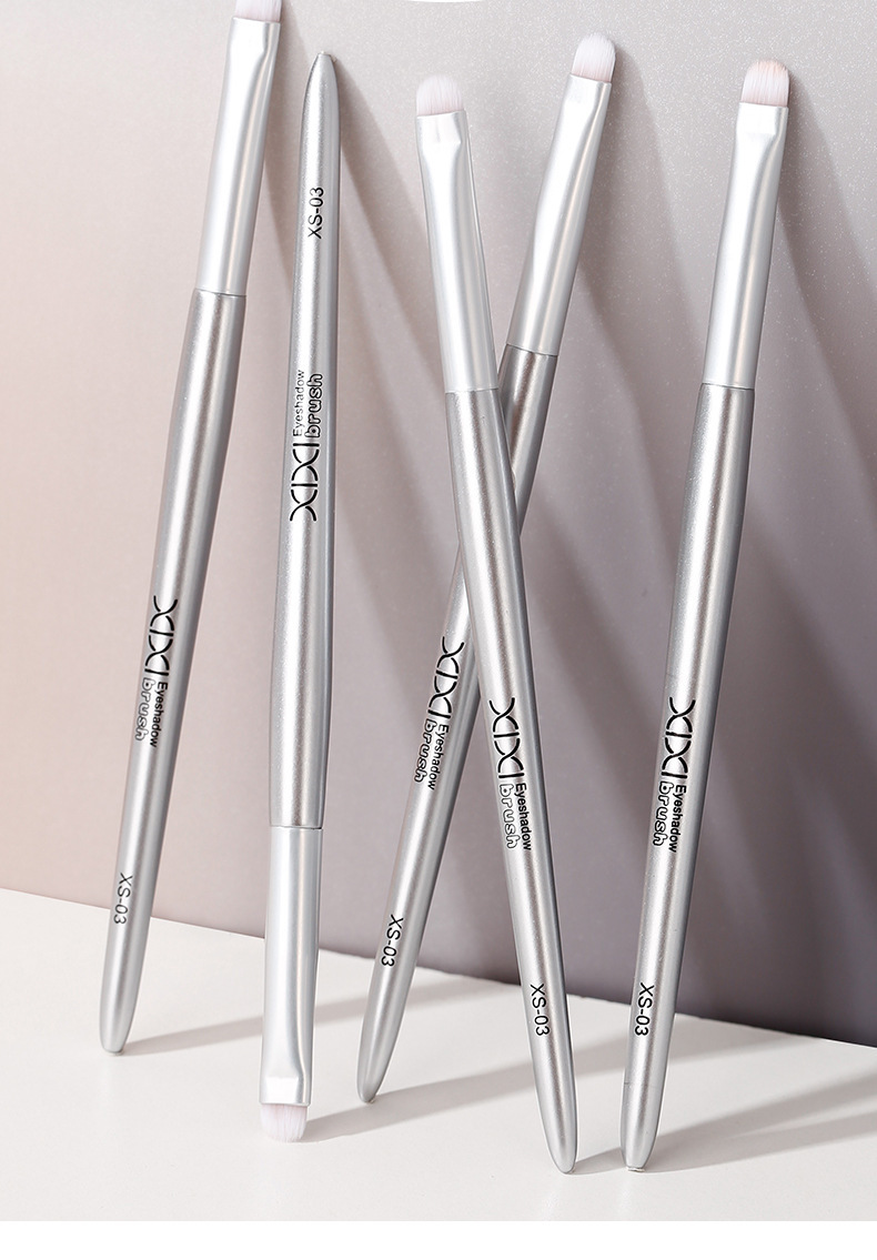 xixi Light Feather Eyeshadow Deep Brush, soft bristles, natural blending without clumping, a beauty tool for novice makeup artists undefined