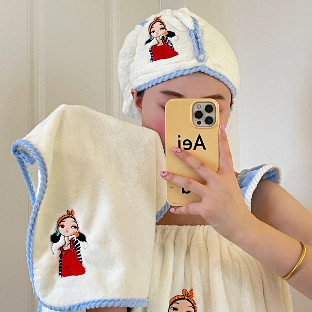 En verano, el hogar absorbe agua y se seca rápidamente. Se puede usar. Se puede envolver en una toalla de baño.