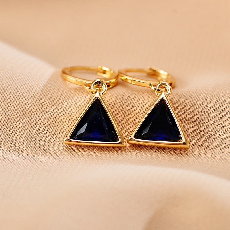 1 Pair Retro Triangle Copper Inlay Zircon Drop Earrings display picture 2