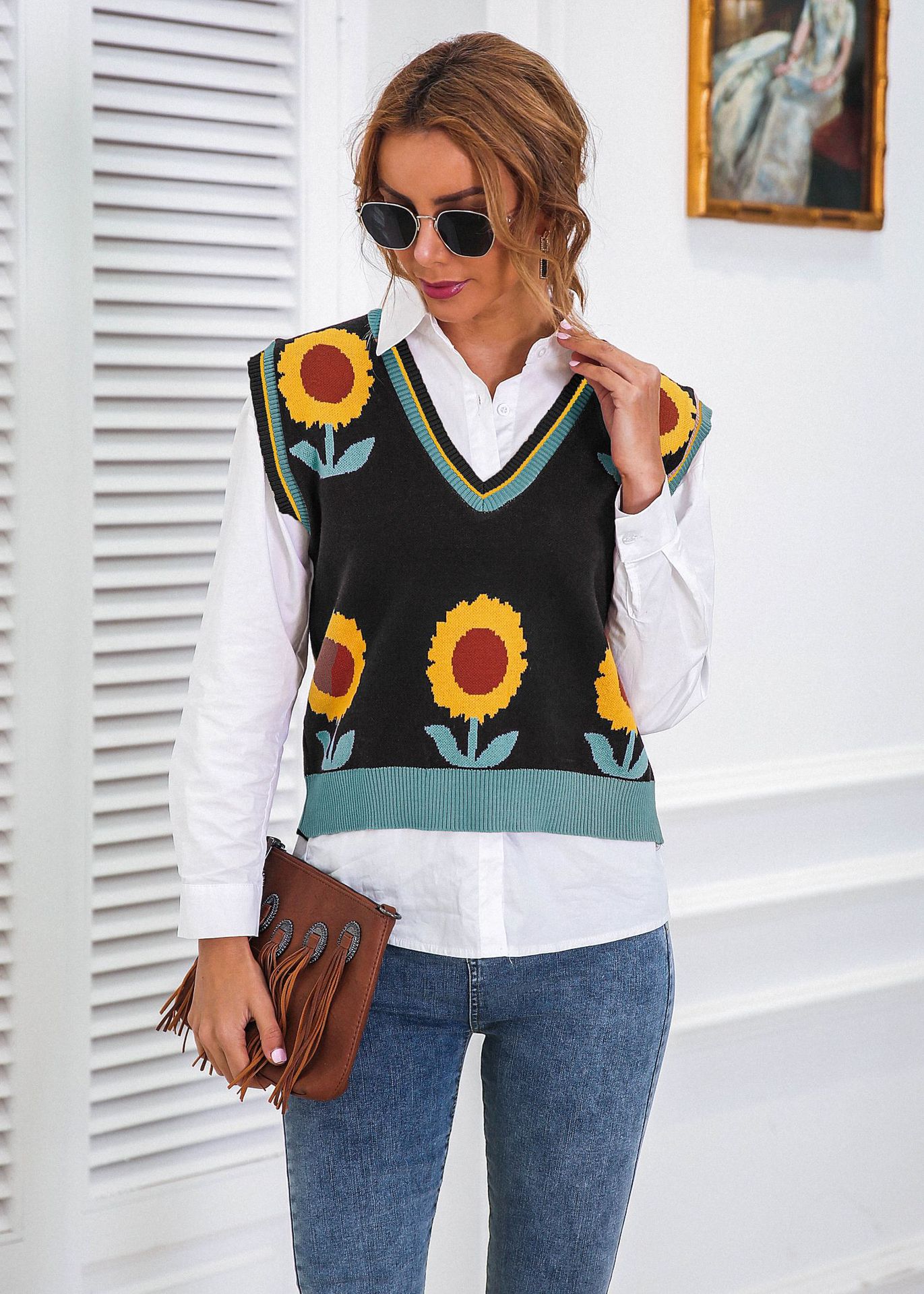 V-neck knitted sunflower print contrast top NSMY22795