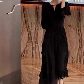 秋季减龄连衣裙大码女装女黑色连衣裙子2024赫本风气质收腰洋法式