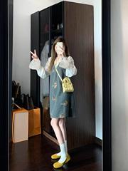 韓国系はセットの立体花シャツを着ています。
