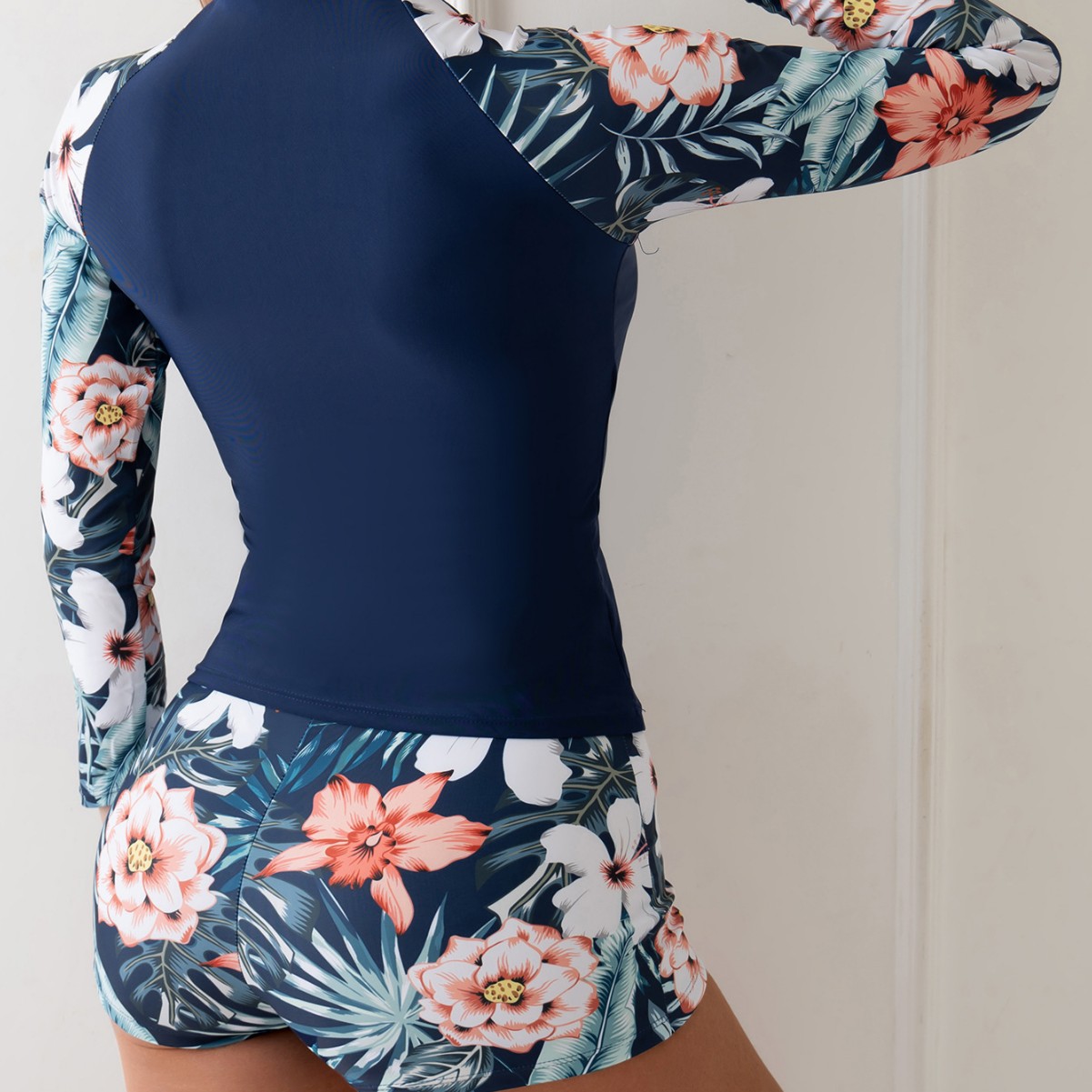 Comercio exterior transfronterizo nuevo estilo europeo y americano bóxer traje de baño dividido deportivo floral traje de baño ajustado con estampado de manga larga para mujer