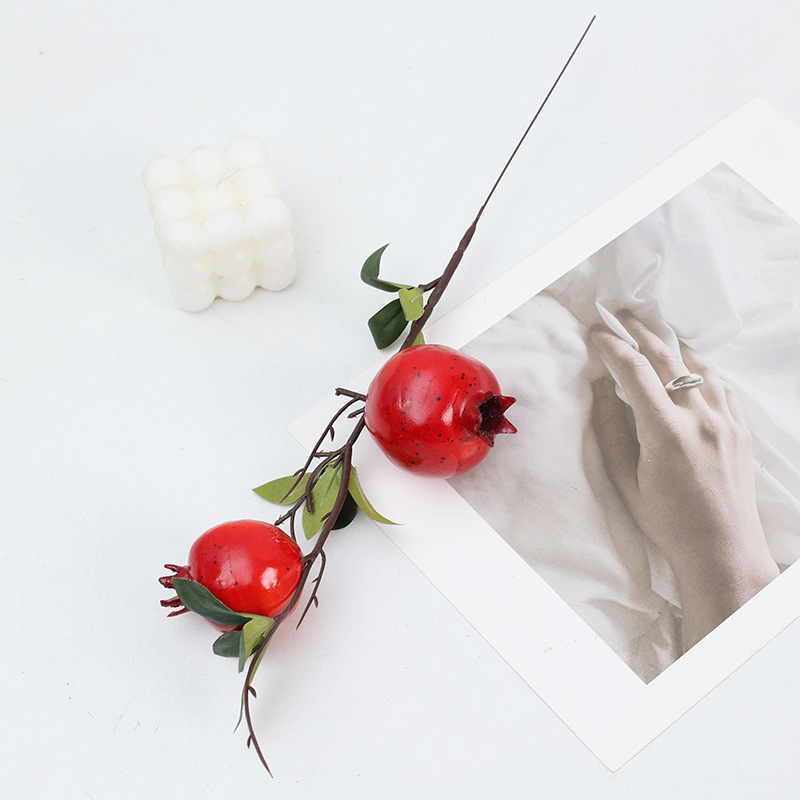 두 끝이있는 석류 레드