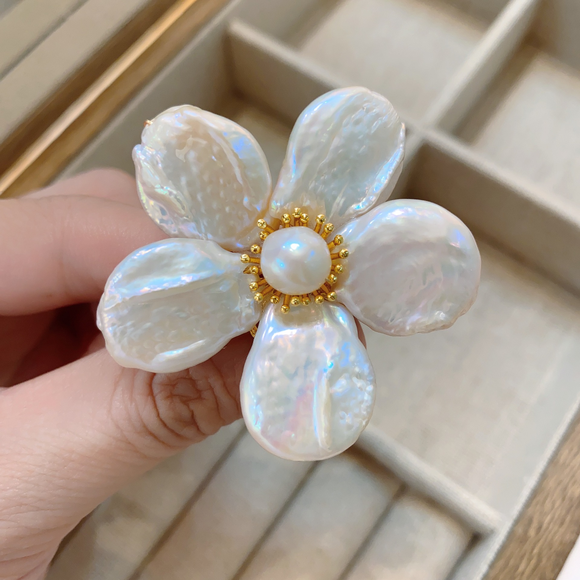 Retro Süss Blume Gemischte Materialien Perle Überzug Frau Korsage display picture 3