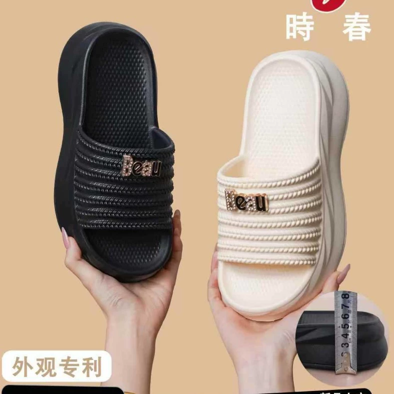 Летний нанос 2025 новые сандалии женские домашние антиодорные и нескользящие пляжные туфли увеличены