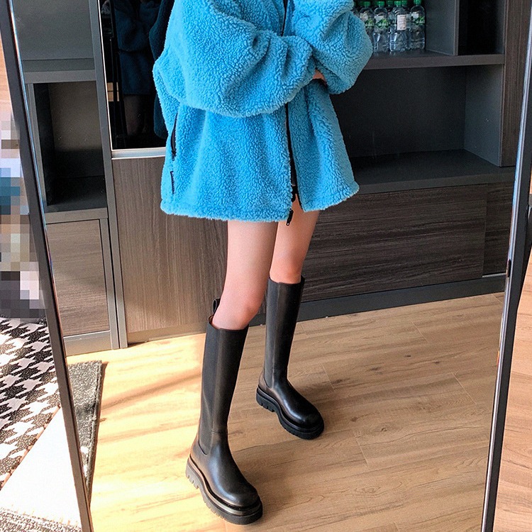 チェルシーのブーツの女性の厚い底のブーツの騎士靴の中で高くなる冬のベルベットの本革のブーツ