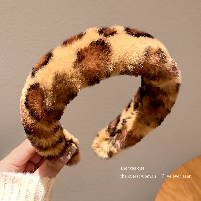 Leopardo coreano de peluche correa de cabello para mujeres alto cráneo superior red roja de alta sensación de cabello de conejo borde ancho correa de cabello adornamiento de invierno otoño