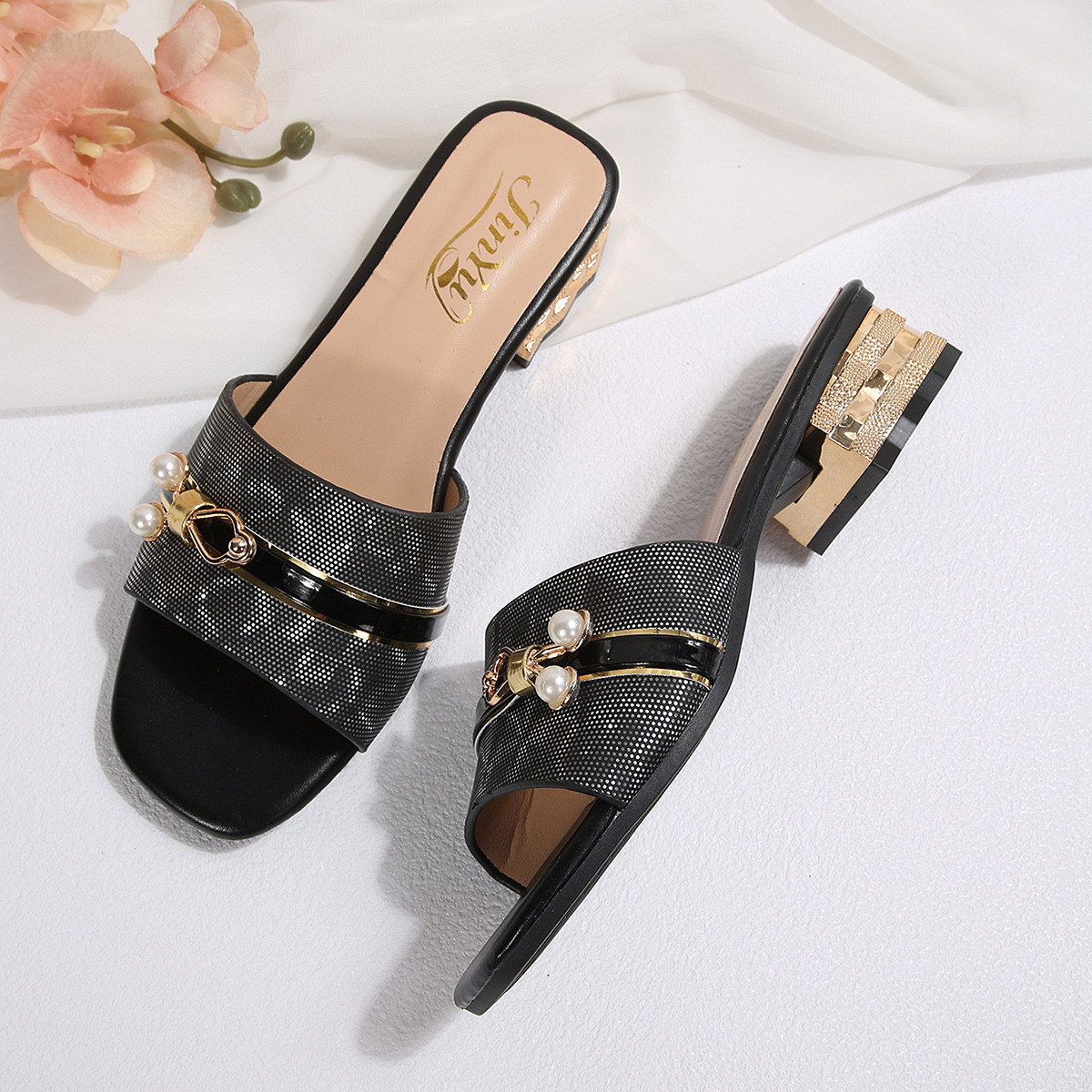 Sandalias de comercio exterior transfronterizas zapatillas de tacón alto para mujeres un pedazo de temperamento de metal decoración de hebilla cuadrada sandalias