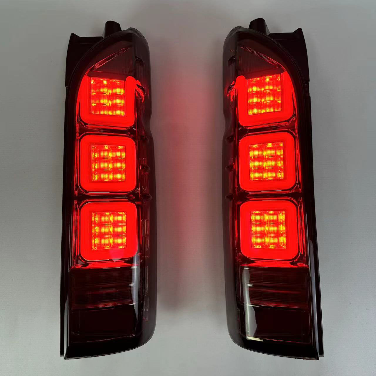 Suitable for 05-18 Toyota Hiace Hiace 200 Series Modified Led Taillights, Brake Lights, Flowing Water Turn Signals