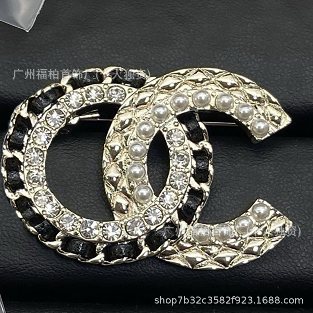 Chanel Double C Fragrance Star Heart Pearl Rhinestone Enamel Brooch Vintage Style High-End Brooch Collection