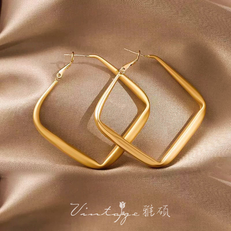 골드 스퀘어 귀걸이