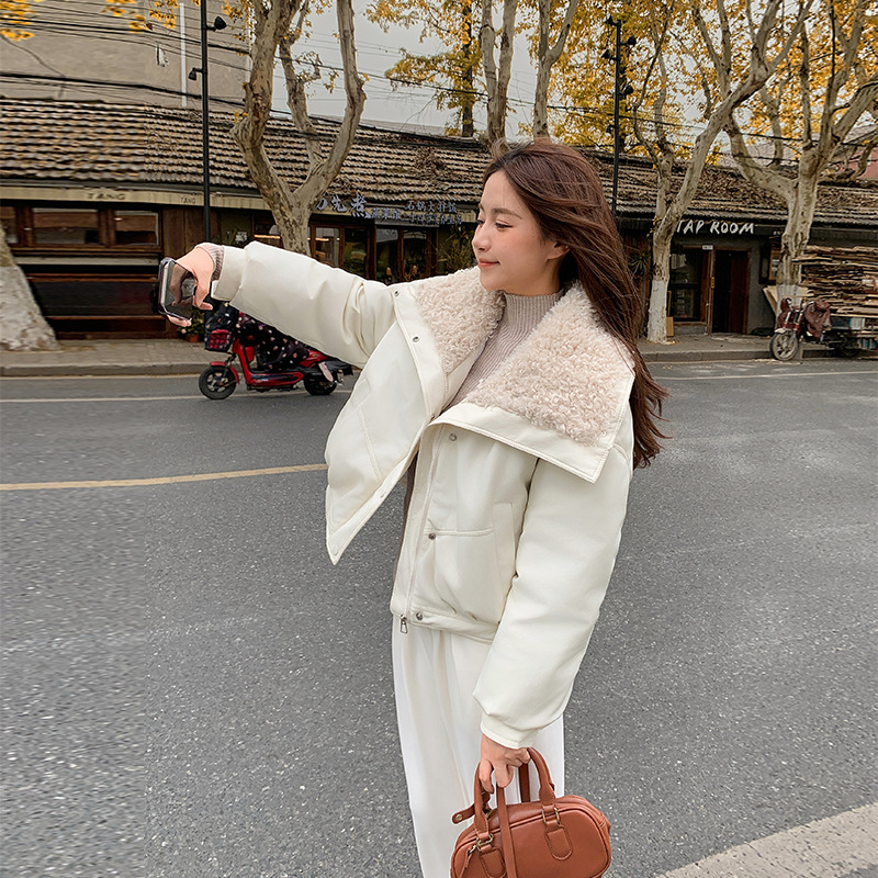 2025 nueva ropa de algodón de piel de cordero universal mujer corta ropa de algodón de pluma de cordero invierno chaqueta de algodón de cuello de flip