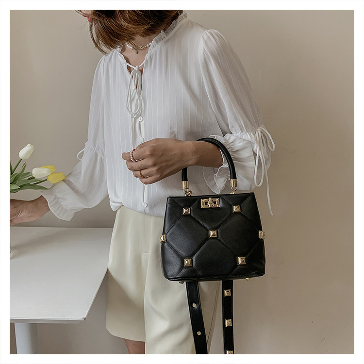 Medium Pu Leather Streetwear Square Bag display picture 10