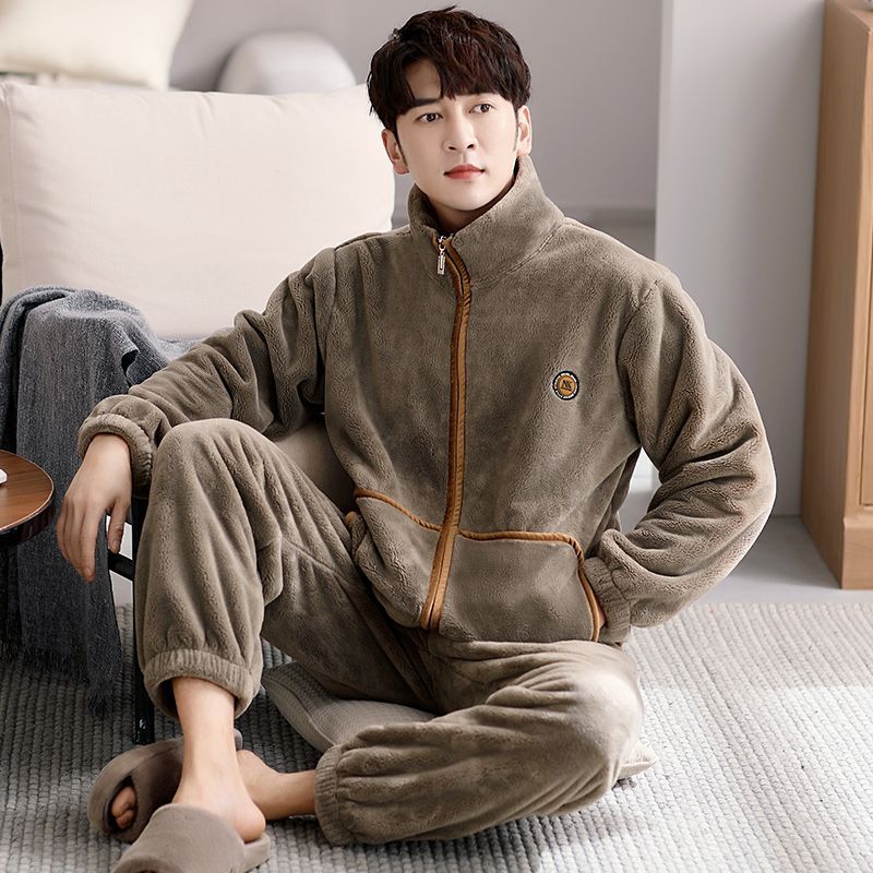 Pijamas de coral de lujo ligero para hombres invierno 2025 nuevo tipo de terciopelo más grueso casual de coral sólido cubierta de ropa para el hogar