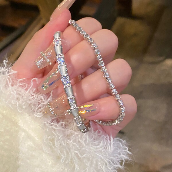 Bracelet with zircon