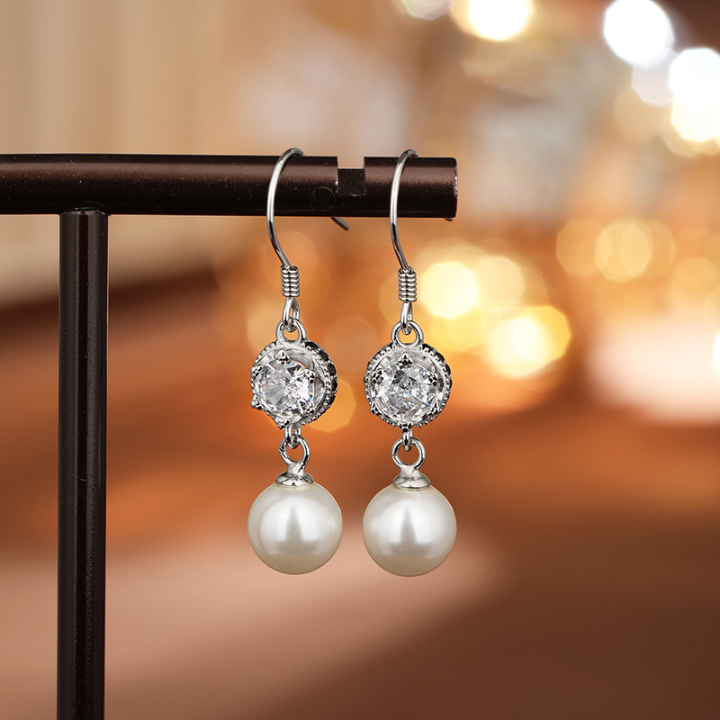 Pendientes de perla de imitación de plata de ley 925 para mujer 2025 nuevos pendientes largos de circón con incrustaciones Pendientes de alta gama de moda de lujo ligero