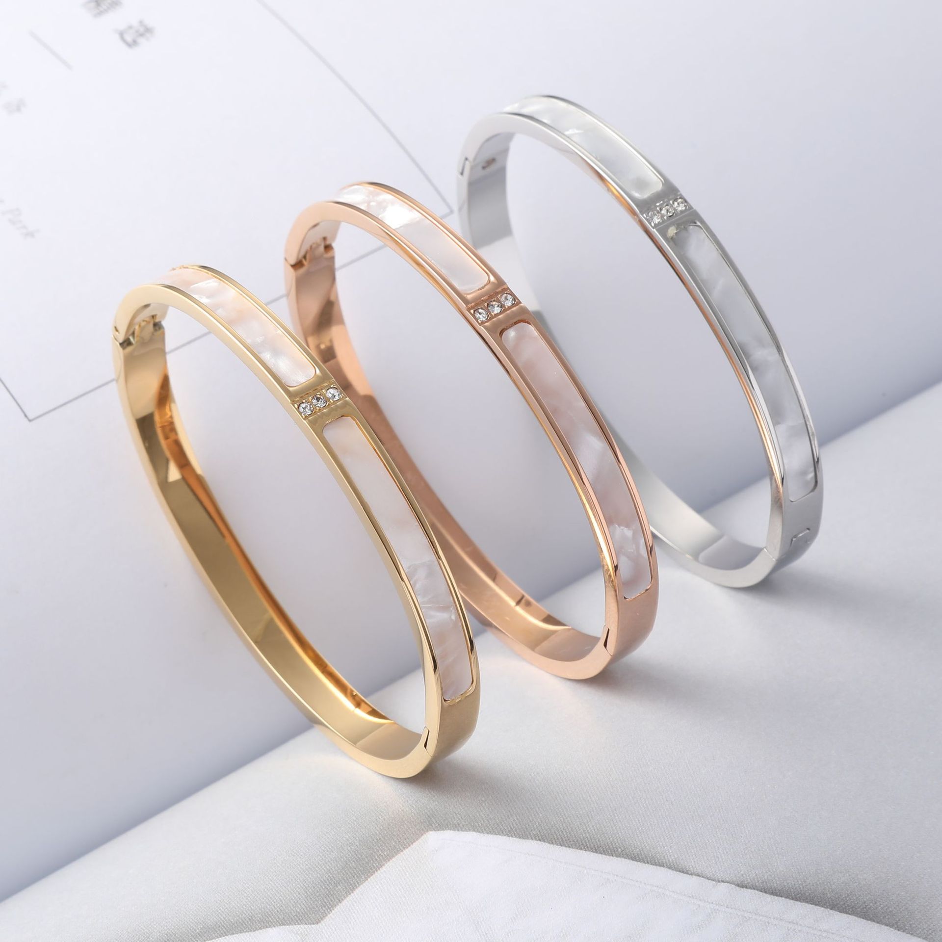 Ins Style Elegant Korean Style Geometric Stainless Steel Plating Diamond 18k Gold Plated Bangle display picture 2