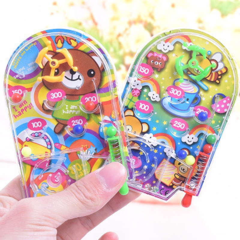 Yiwu pequeño mercado de productos básicos juguetes para niños al por mayor regalos del mercado nocturno bajo 1 yuan puesto nuevos pequeños regalos luminosos.