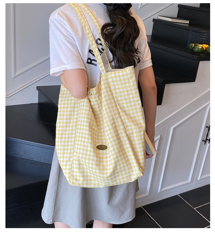 ins Korean-style laid-back single-shoulder bag, casual large-capacity black and white checkered tote bag, student commuting backpack for classes full figure