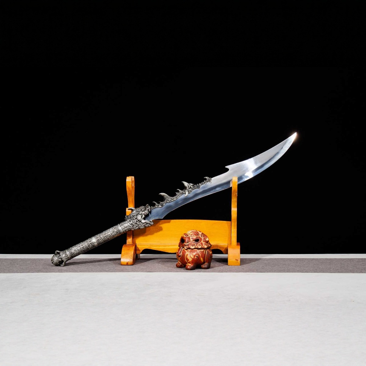 Longquan High Manganese Steel One-Piece Brocade Guards Embroidered Spring Sword, Horse-Killing Sword, Film and Television Sword, Self-Defense Cold Weapon, Unedged