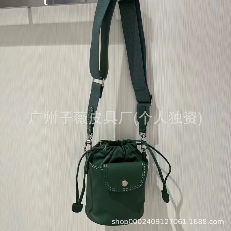 龙骧牛皮小水桶包王曼昱同款纯色小福袋包抽绳斜挎包女百搭神器|undefined
