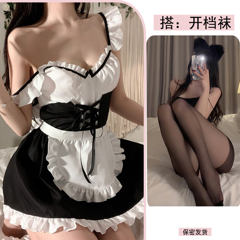 메이드 복장 + 검정색 오픈 스타킹