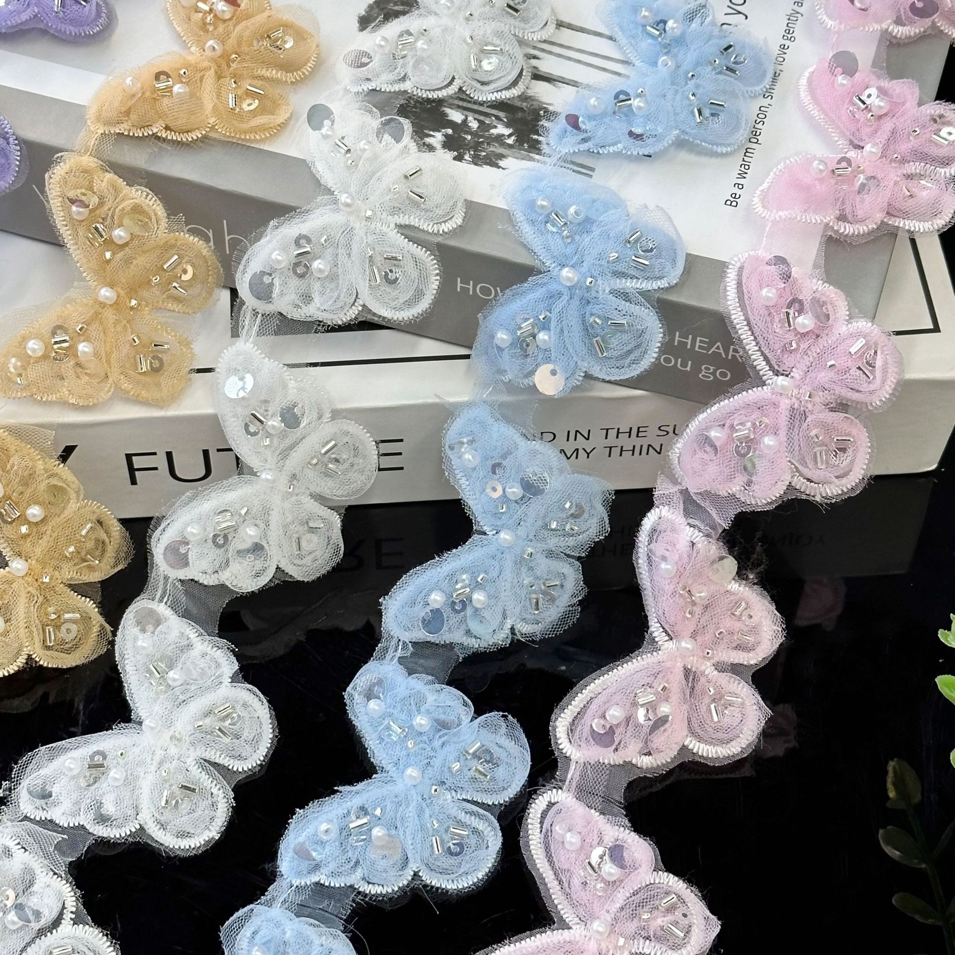 Placa de flores de encaje de sequela cuentas de clavos mariposa de color decoración ropa infantil zapatos sombreros maletas cortinas accesorios de vestido
