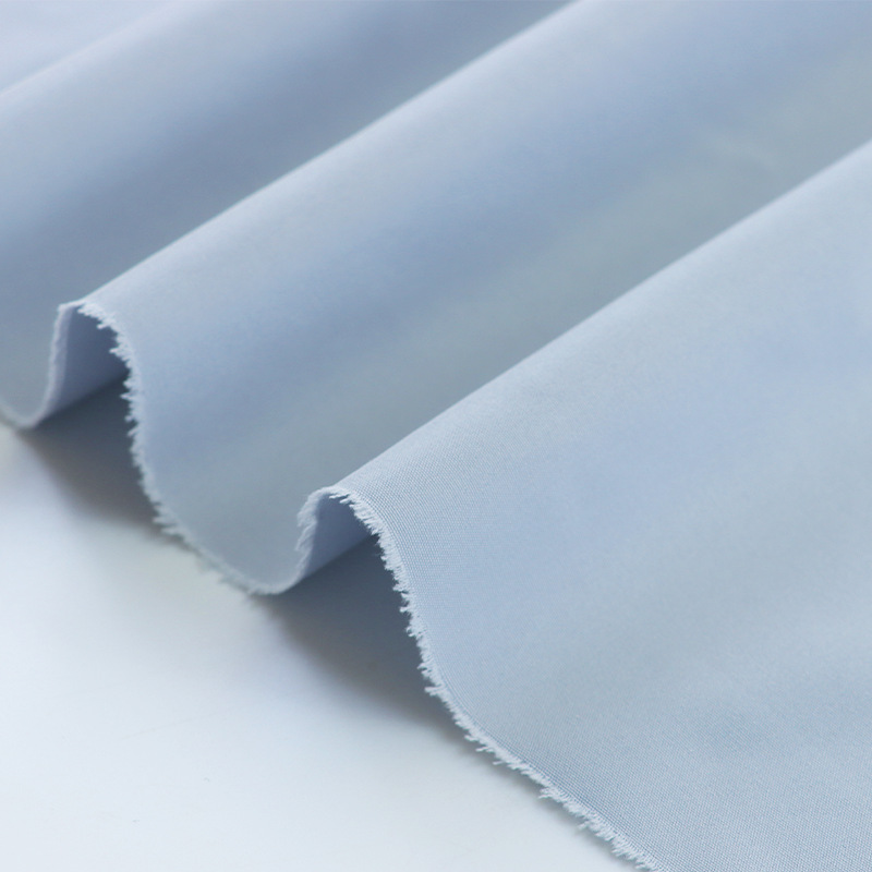 Fábrica en stock algodón de seda fresco liso T400 imitación algodón antiarrugas a prueba de viento tela Otoño e Invierno casual abrigo rompevientos tela