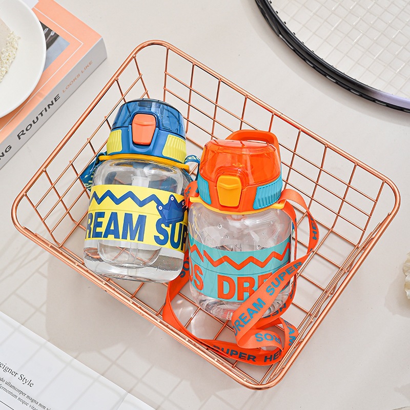 Taza de paja de gran capacidad para niñas de alto valor facial de taza de agua de plástico de verano al aire libre para estudiantes hervidor portátil para hombres
