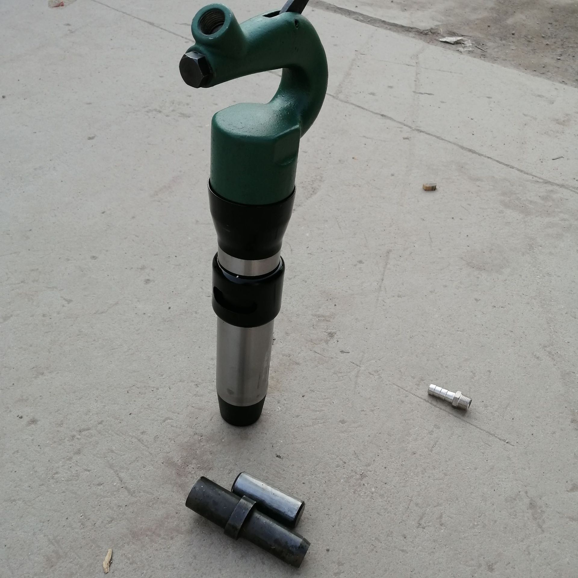 交通广告铭牌接合器 纽威达气动铆钉机汽车大梁铆钉机无弹簧