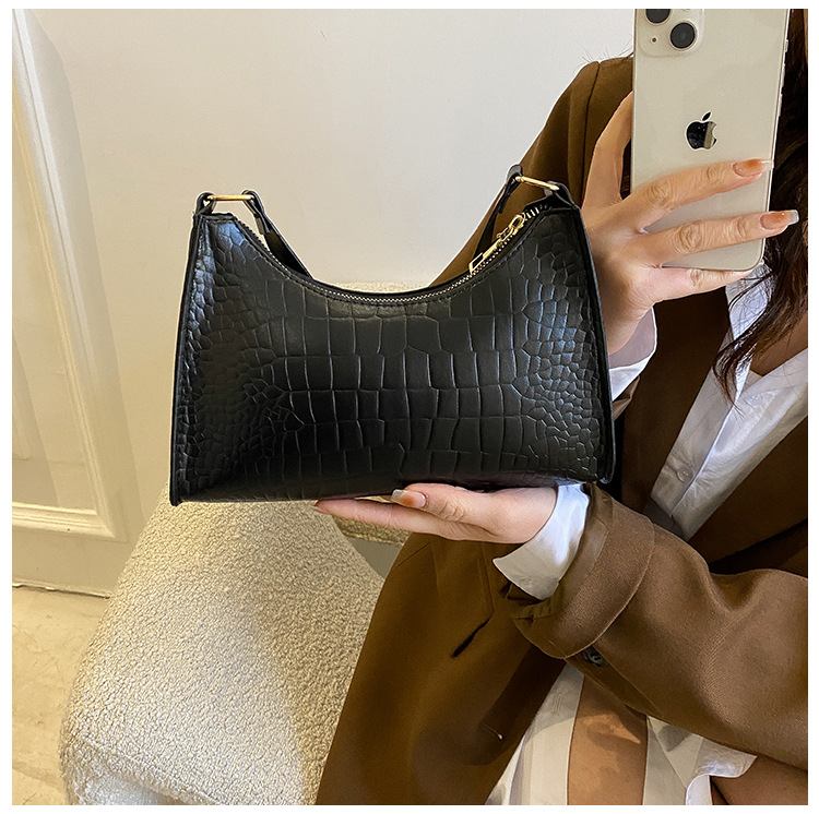 Streetwear Crocodile Square Zipper Underarm Bag display picture 4