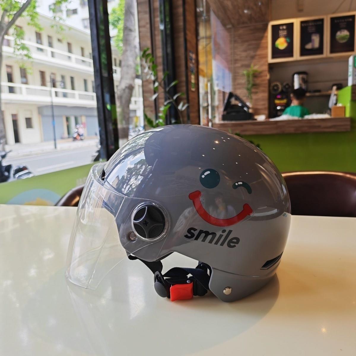 Newly certified helmets for men and women, electric vehicle and motorcycle sun protection, UV protection, autumn and winter safety helmets