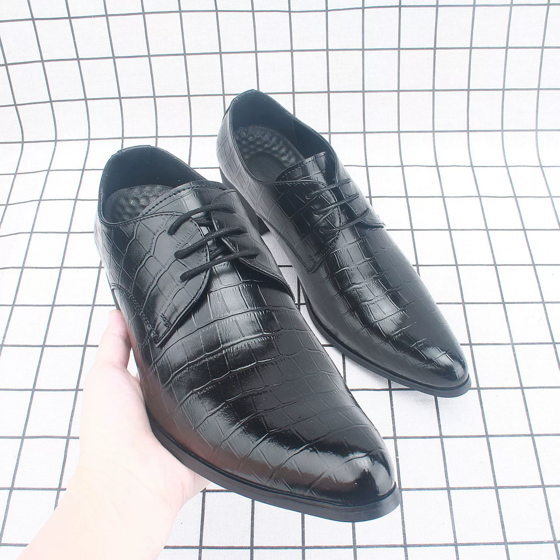 2025 новые кожаные туфли на низком ходу мужские деловые модные туфли с крокодиловым принтом трендовые британские повседневные туфли для стилистов 2722