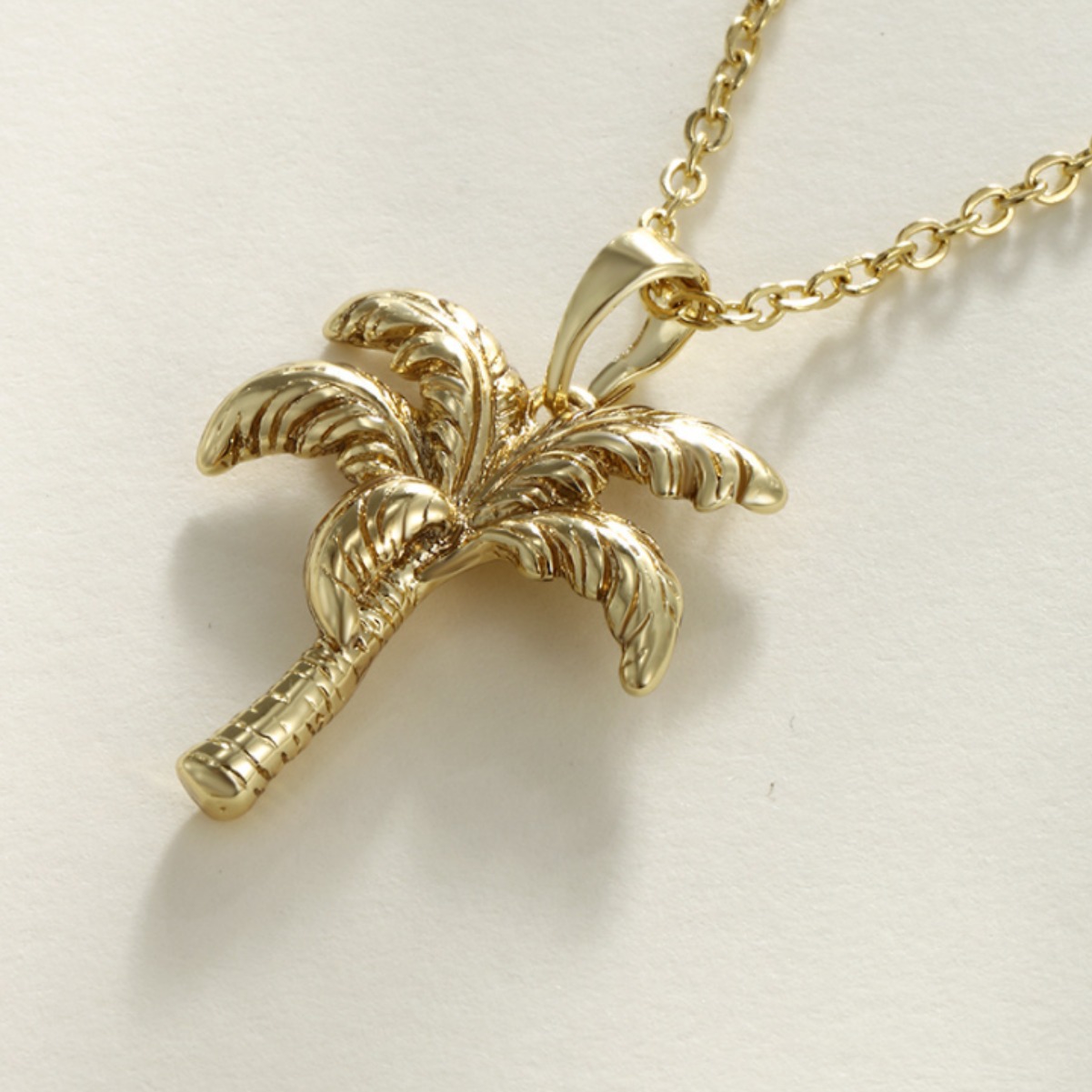 Xuping joyería aleación dorada colgante de árbol de coco colgante de verano de alto nivel de moda europea y americana colgante de nicho para mujeres