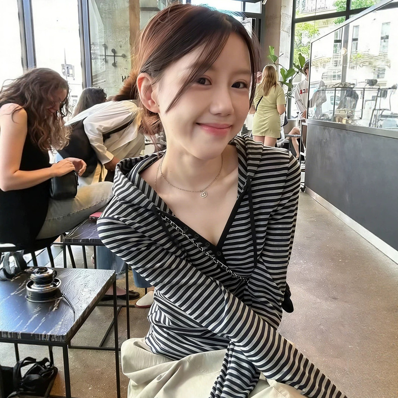 2026 Casual Style Striped Sun-Protective Long-Sleeve T-Shirt for Women, Autumn Hooded Loose-Fitting Top Trendy