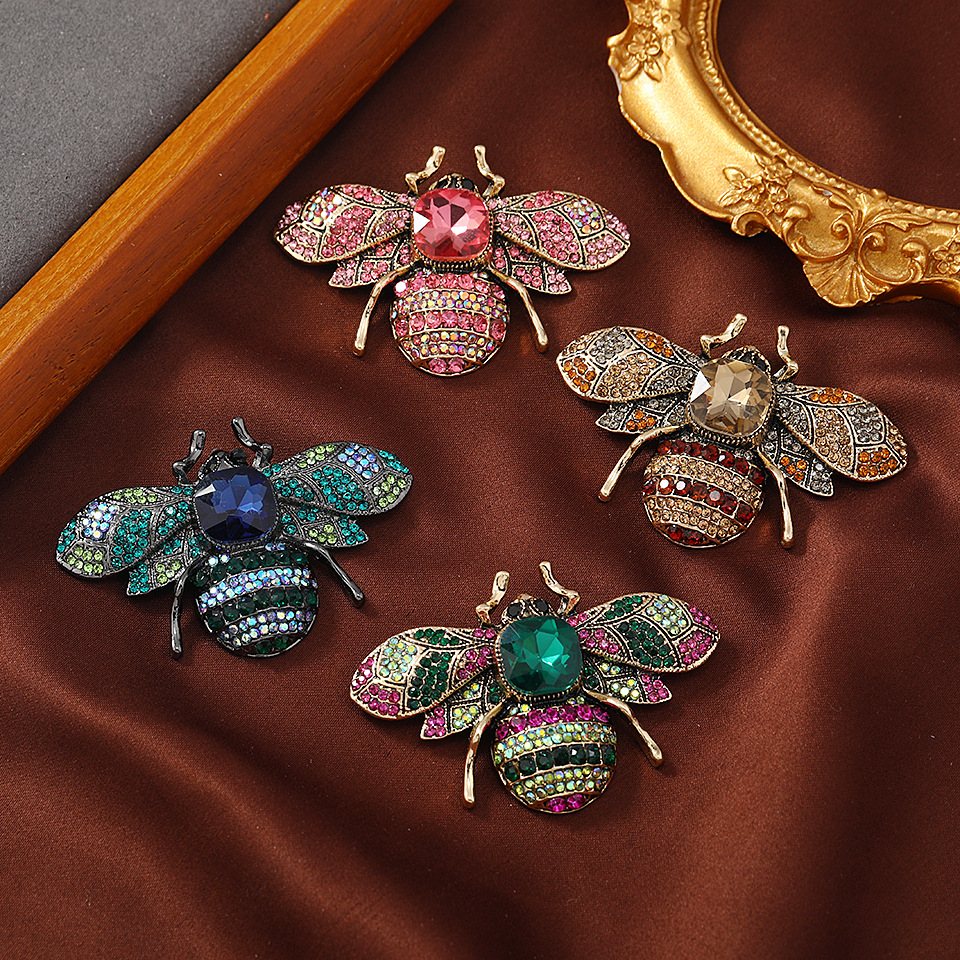 Elegant Glam Retro Bee Alloy Plating Inlay Rhinestones Women's Brooches display picture 1